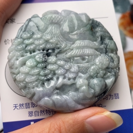 翡翠颈饰未镶嵌翡翠