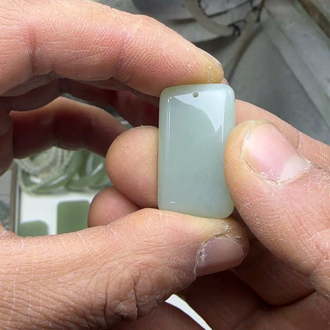 和田玉未镶嵌颈饰且末