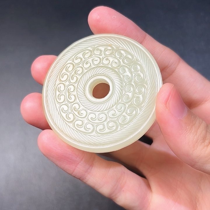 和田玉挂件未镶嵌深**云