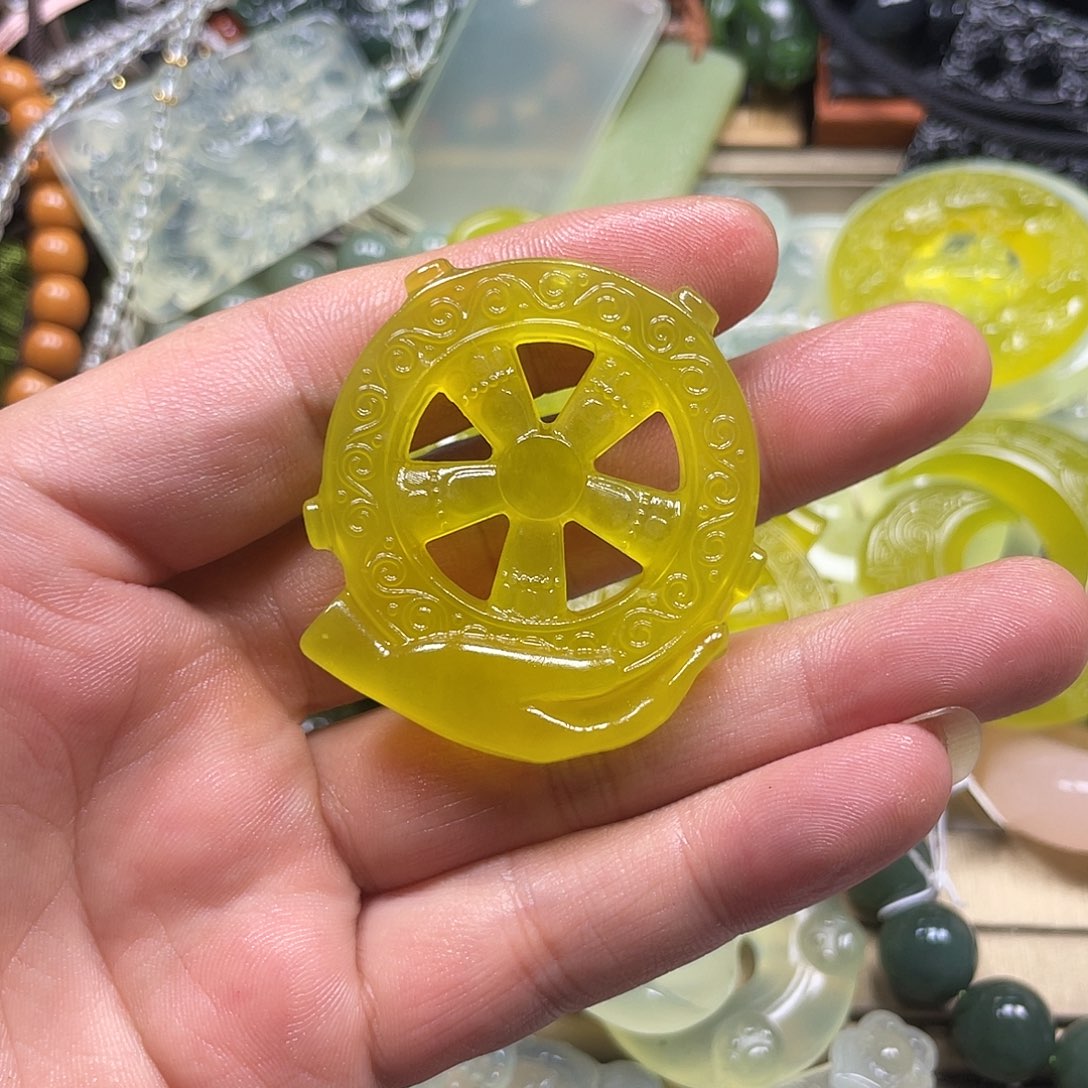 广***龙蛇纹石玉未镶嵌颈饰