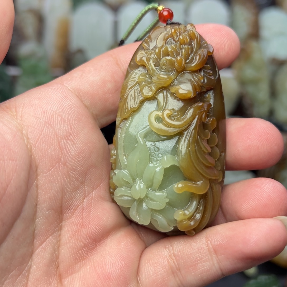 和田玉未镶嵌把件