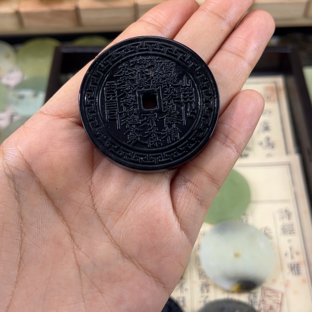 @***翔蛇纹石玉未镶嵌颈饰