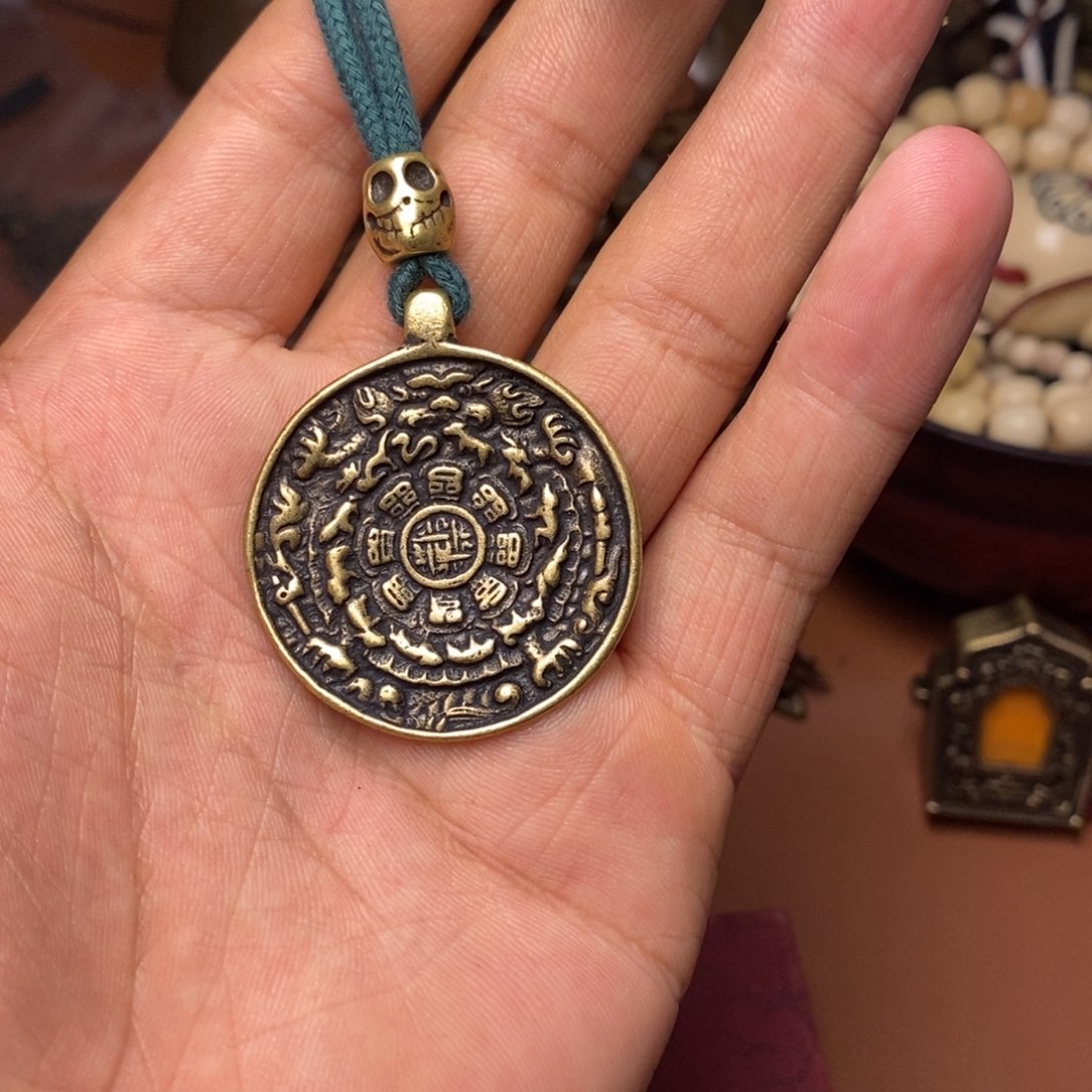 泥塑M***华藏传牌子……