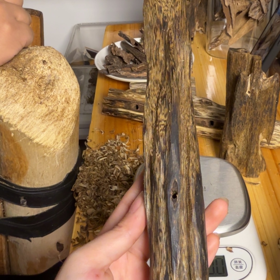 沉香绿奇虫漏香85克