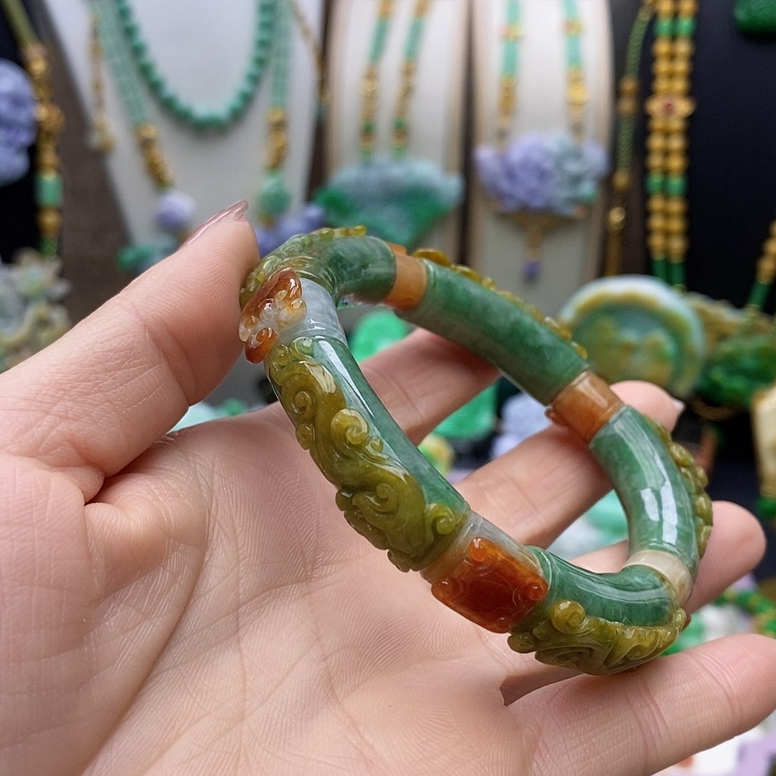 翡翠颈饰未镶嵌天然