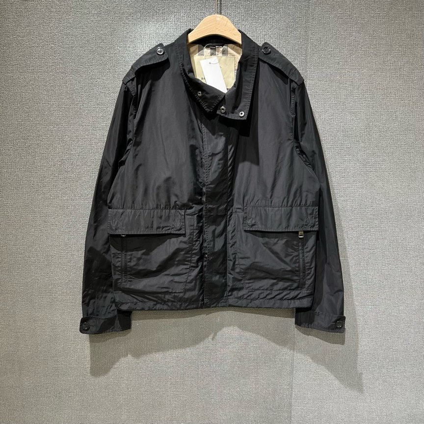 95新 BURBERRY/博柏利 黑色夹克外套 95新m码/4229