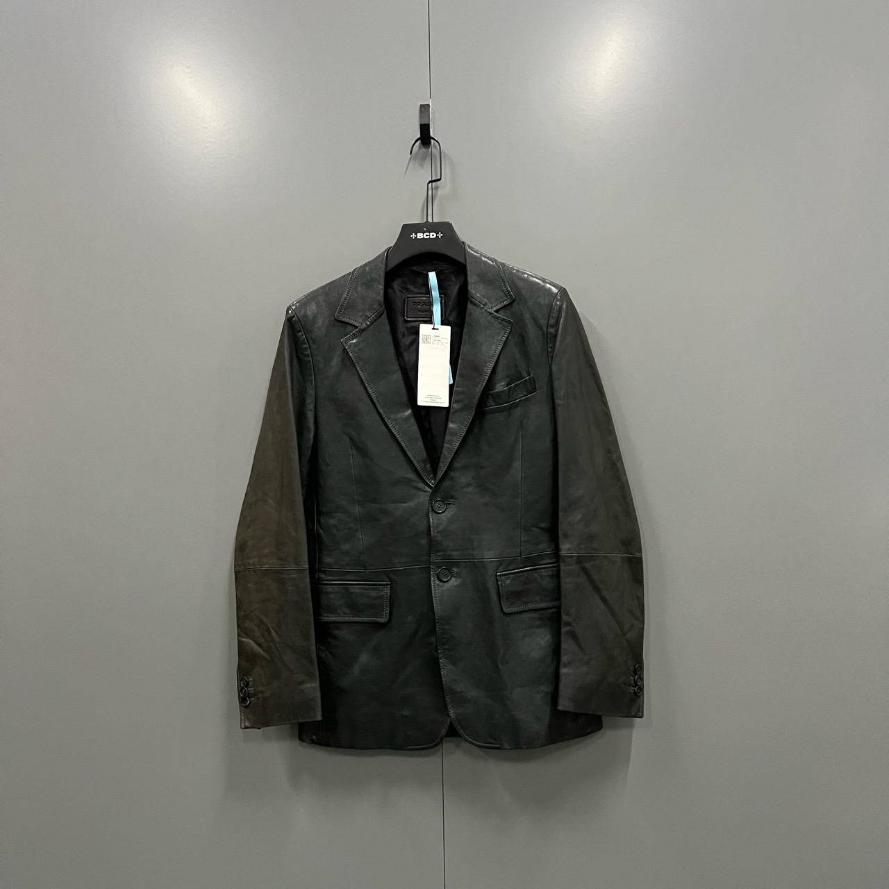 95新 Prada/普拉达 （bb）206 纯色翻领皮衣夹克 48码205400