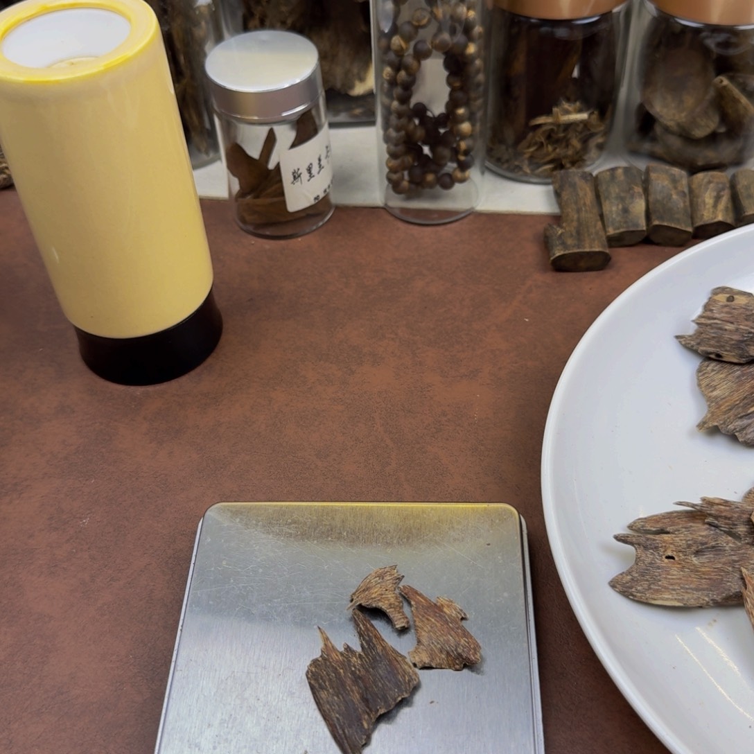 彭***沉香沉香碎屑海南天然野老料2.1克