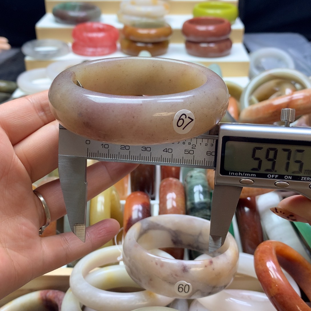 石英质玉手镯未镶嵌