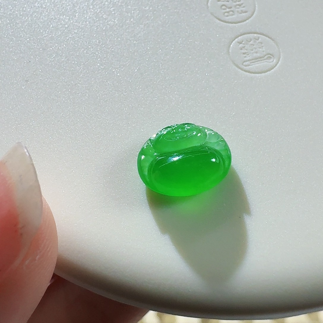 翡翠颈饰未镶嵌佛公