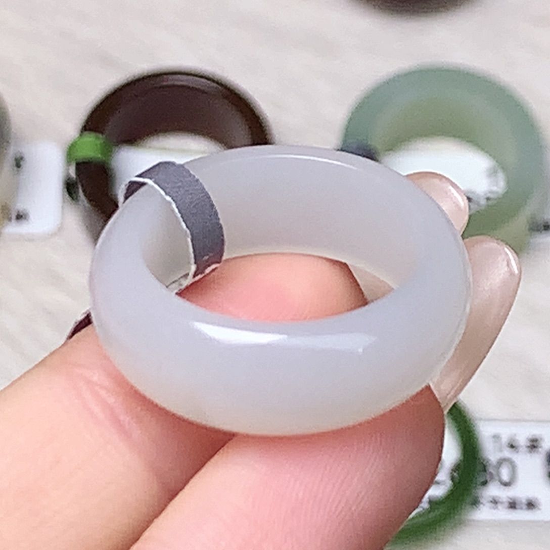 未镶嵌戒指和田玉