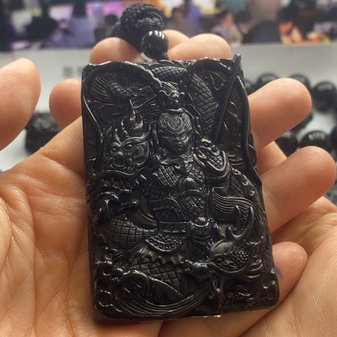 翡翠未镶嵌颈饰大圣