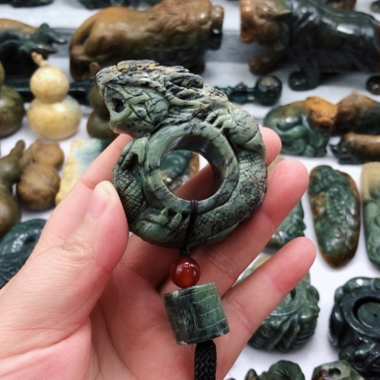 岫岩河磨玉（透闪石质玉）挂件未镶嵌