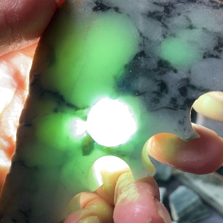 翡翠颈饰未镶嵌天然翡翠