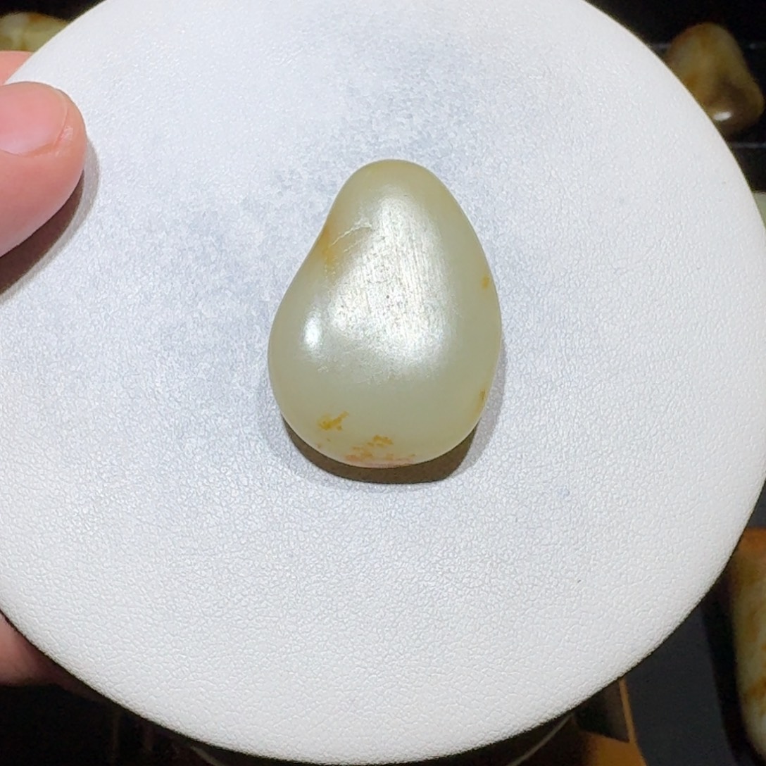 用***2和田玉未镶嵌颈饰