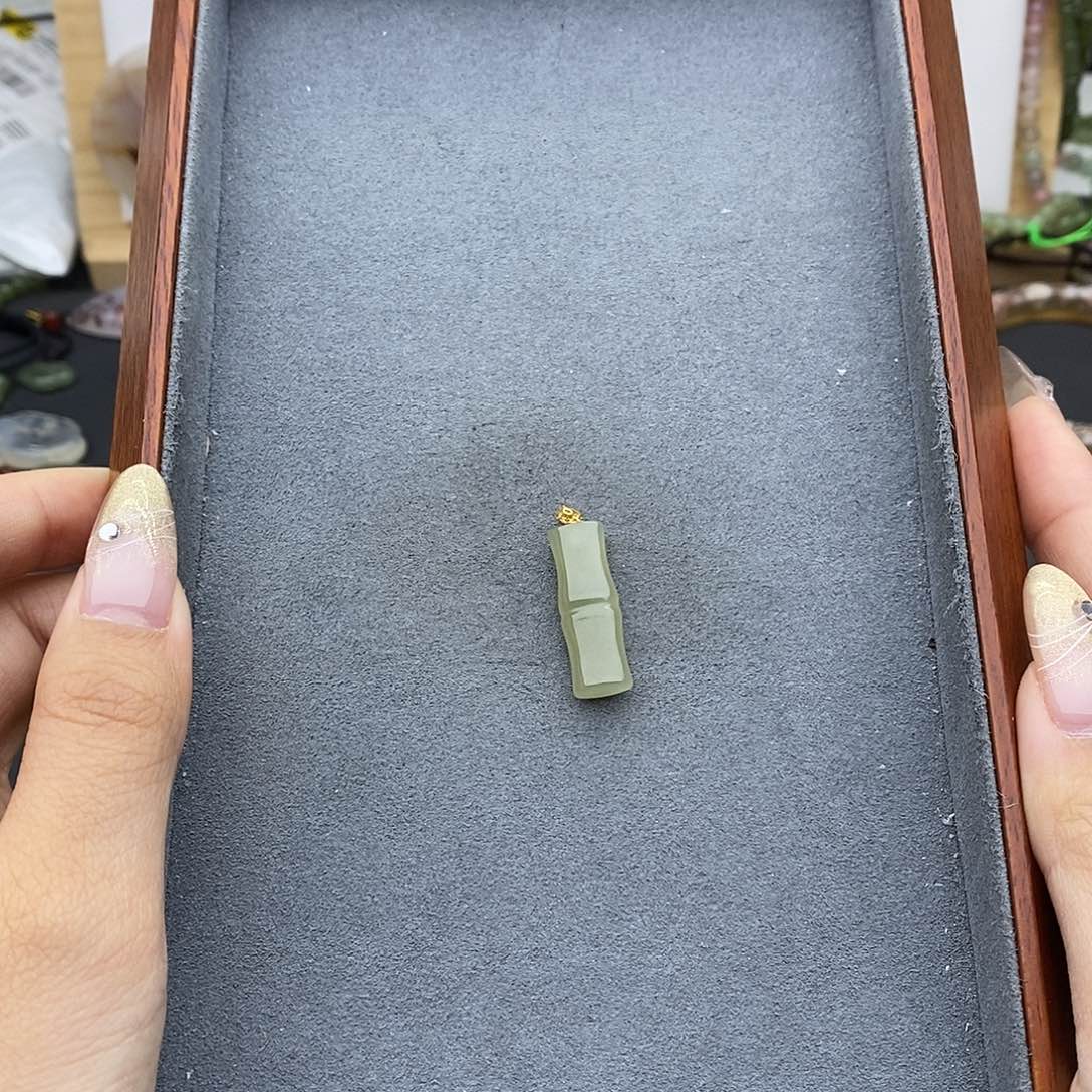 和田玉吊坠(不含链)18K金镶嵌
