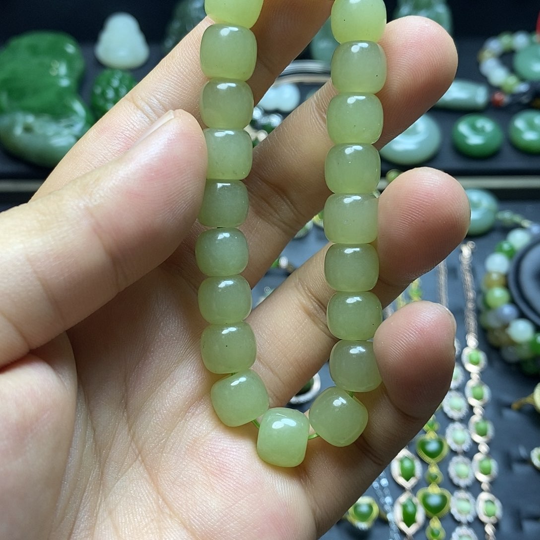 查罗石未镶嵌手串鸿*