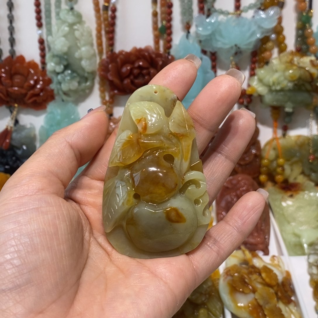 蛇纹石玉未镶嵌颈饰