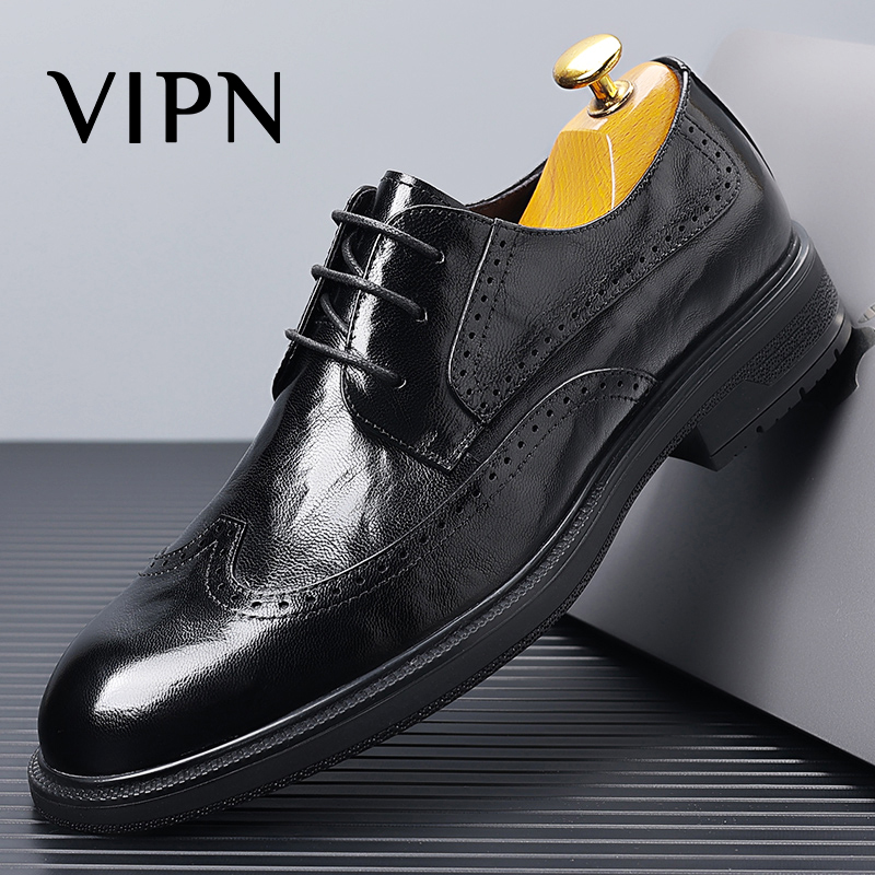 VIPN轻奢男鞋2025新款商务正装皮鞋男真皮英伦风雕花黑色新郎婚鞋