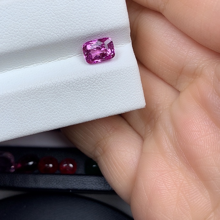 蓝宝石裸石1.59ct粉蓝宝