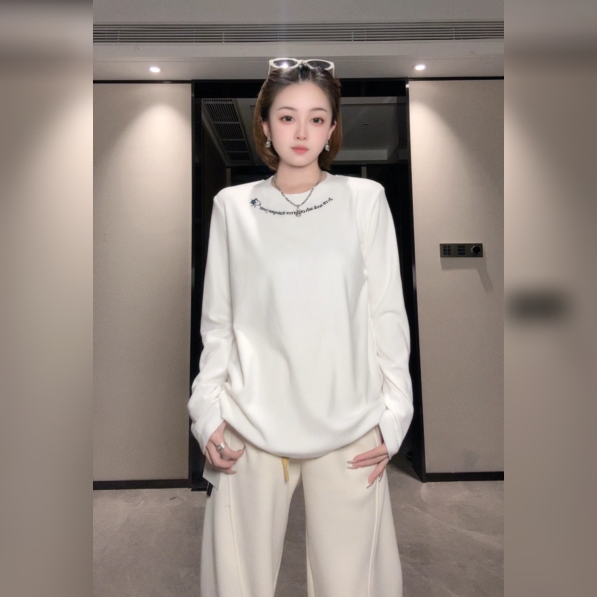 7067新款简约刺绣字母正肩显瘦磨毛厚款长袖T恤