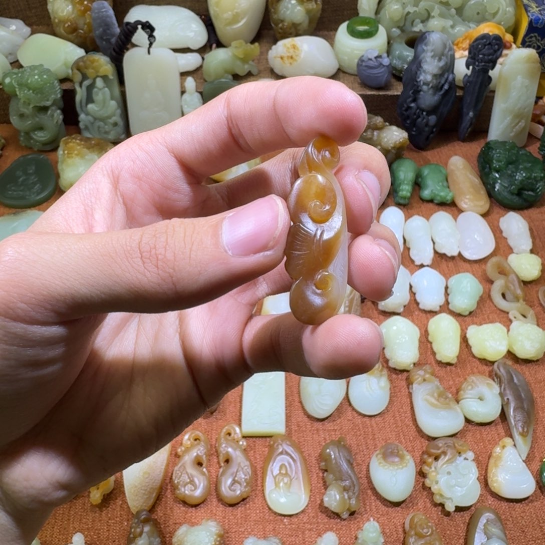 和田玉颈饰未镶嵌