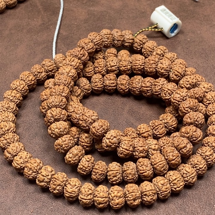 爱***谁金刚菩提吊坠108元皮树王