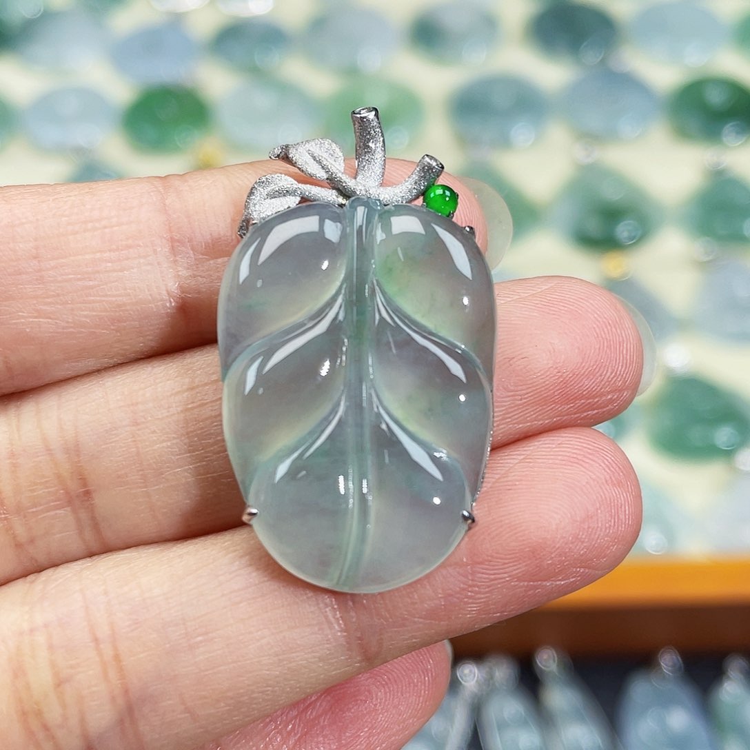 翡翠颈饰18K金镶嵌吊坠