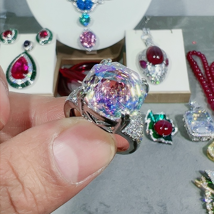 红宝石颈饰未镶嵌