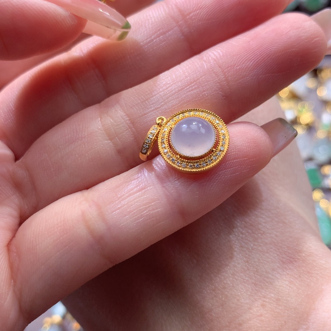 翡翠18K金镶嵌挂件小**8翡翠