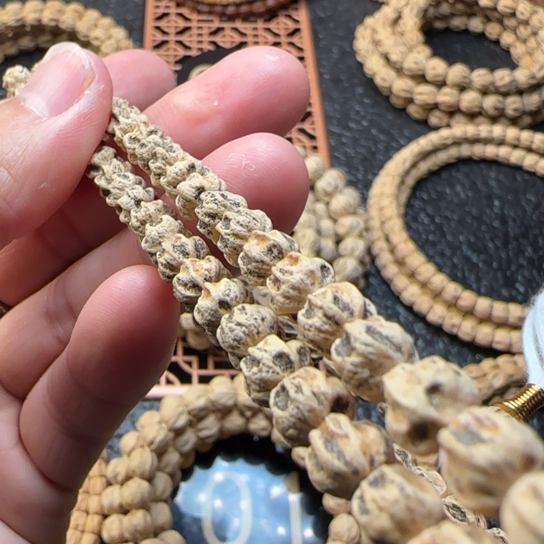 柏香籽/百香籽吊坠蔚*i