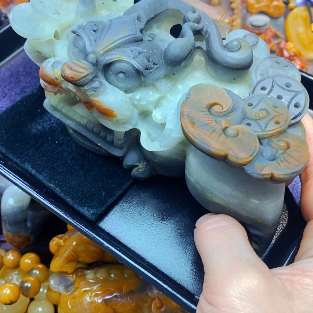 未镶嵌石英质玉（黄龙玉）颈饰