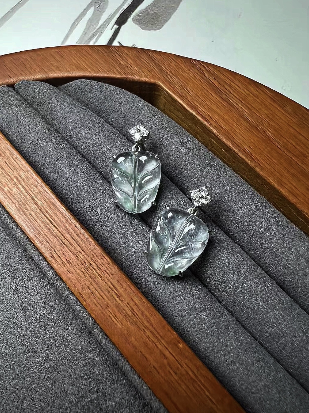 玻璃种金丝绿翡翠叶子耳钉