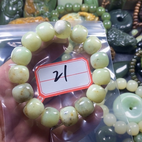 未镶嵌蛇纹石玉颈饰