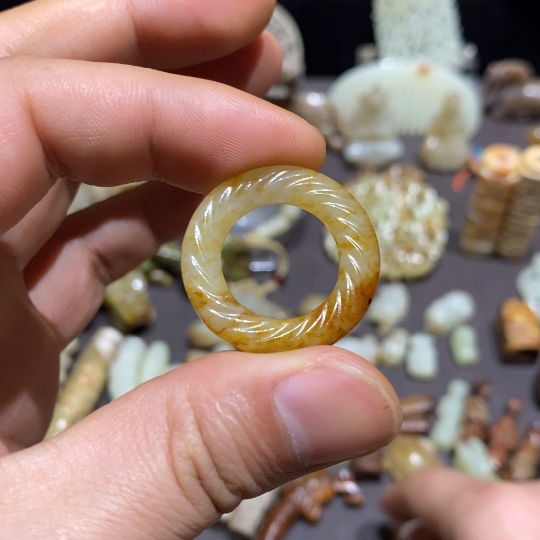 嗳***迼和田玉（糖玉）未镶嵌颈饰