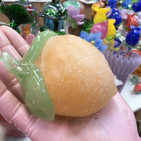 琉璃花瓶高11厘米宽7厘米