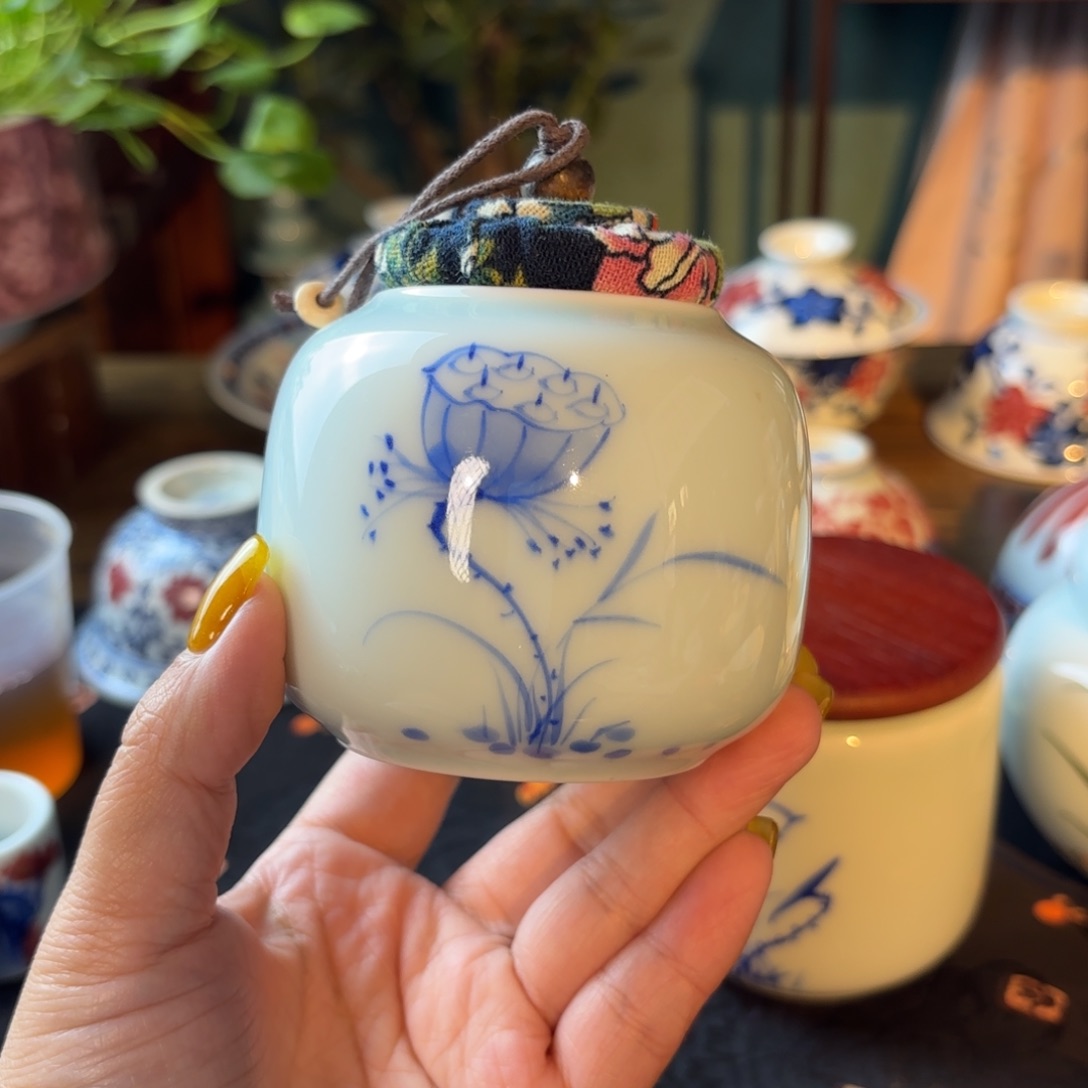 默认微瑕青花手绘茶叶罐不退不换不喜勿拍