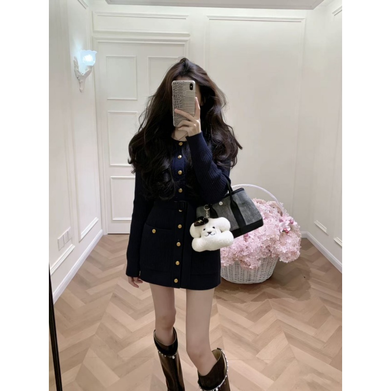 法式气质修身长袖针织连衣裙女秋季新款辣妹风修身显瘦包臀短裙子