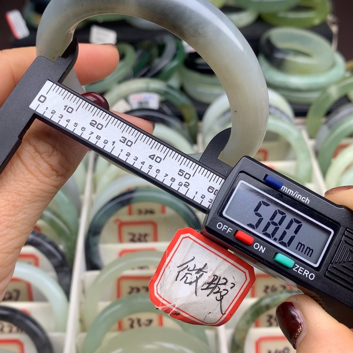 蛇纹石玉未镶嵌手镯337