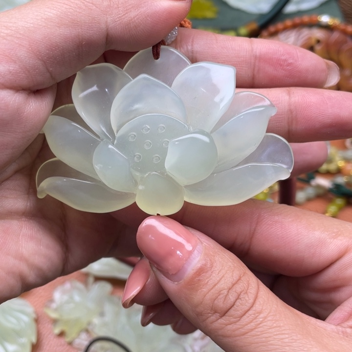 风***人蛇纹石玉未镶嵌颈饰