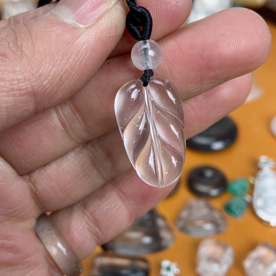 石英质玉吊坠未镶嵌