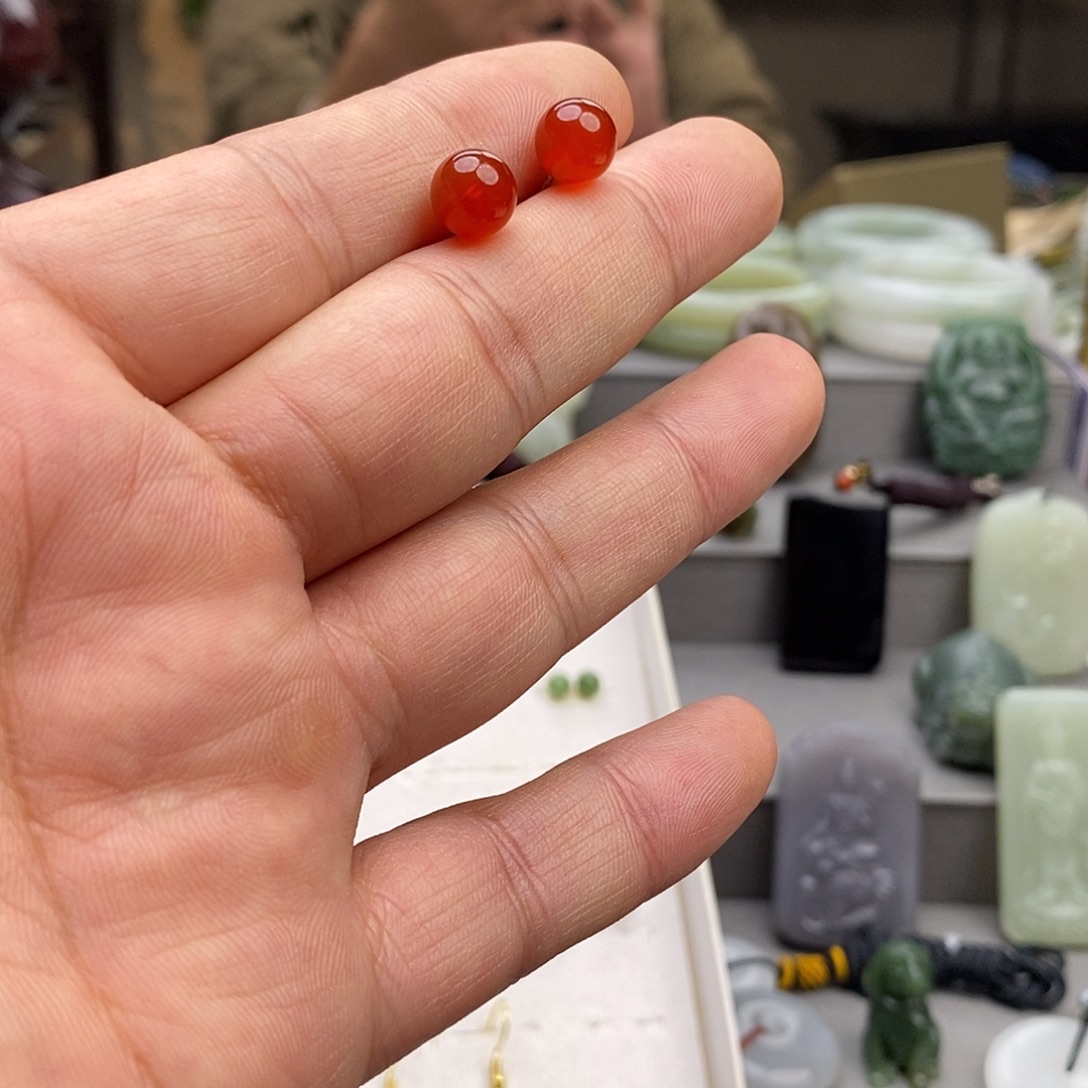 随***！和田玉未镶嵌颈饰