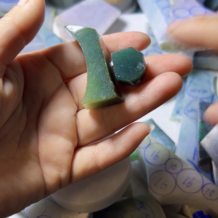 颈饰未镶嵌翡翠夏**白