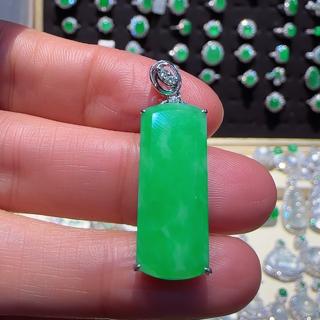 翡翠颈饰18K金镶嵌鑫*无事牌