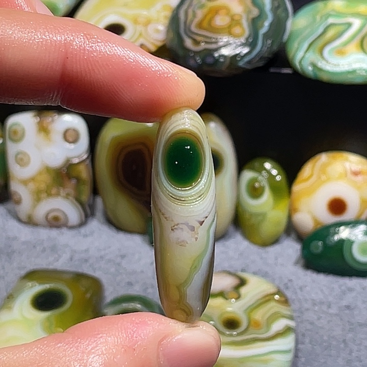 ****尘玛瑙/玉髓未镶嵌珠宝奇石