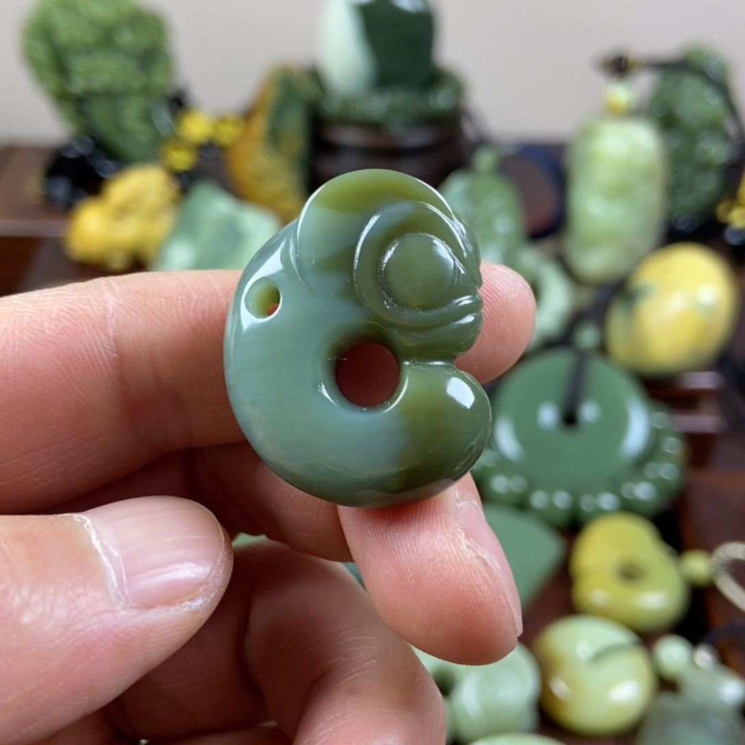 岫岩老玉（透闪石质玉）未镶嵌珠宝奇石