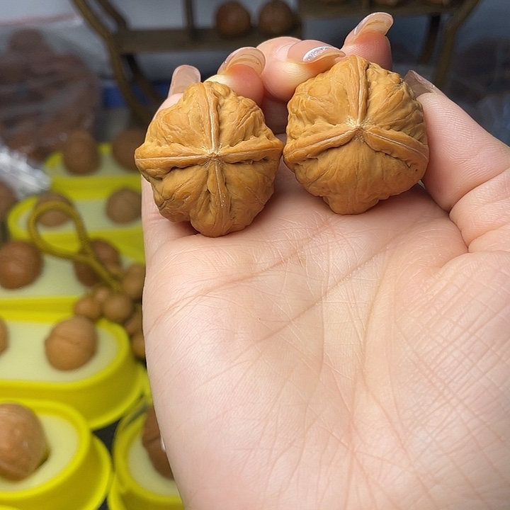 伟***吊坠文玩核桃一生一世