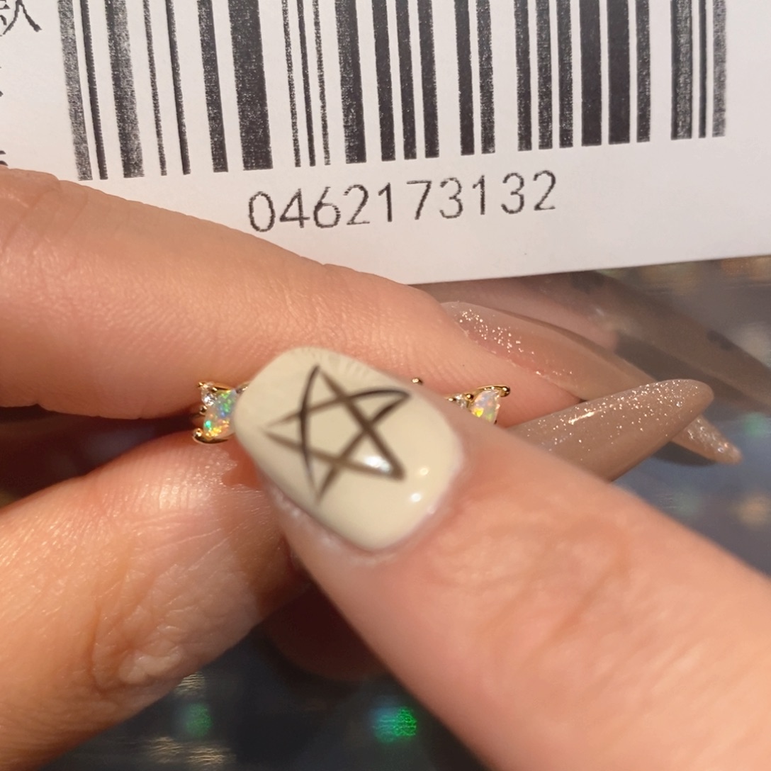 欧泊欧泊戒指银S925镶嵌T****?