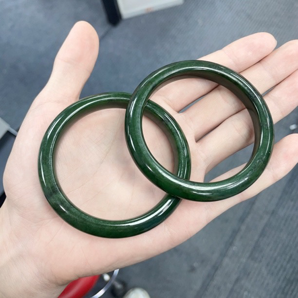 天然和田玉碧玉窄条手镯多样性发其一wf带天然结构石纹嵌裂纹扣手