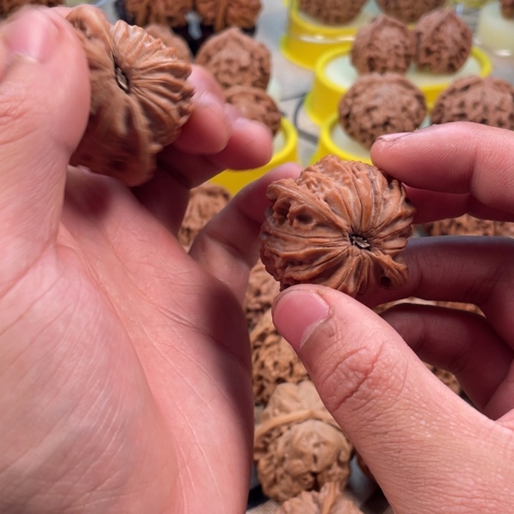 成***林桃核吊坠山地磨盘